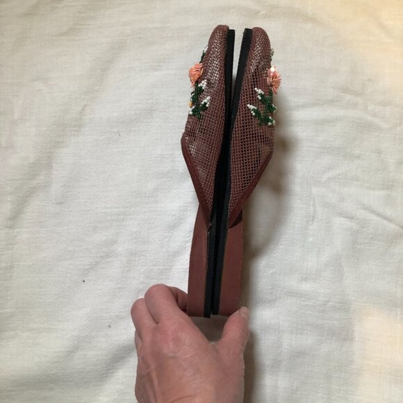Easy U.S.A. Chinese Slippers with Roses Brown Size 7 NWOT - Picture 6 of 9